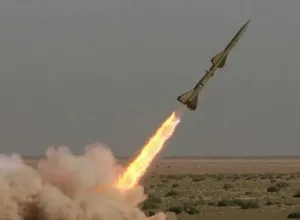 איראן מודה: סיפקנו לחות'ים בתימן טילים בליסטיים נגד אניות  