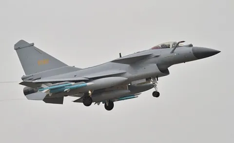 דיווח: מצרים שוקלת רכש מטוסי קרב מתקדמים מסין