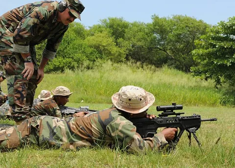 IWI מחמשת גדוד משטרה צבאית של הרפובליקה הדומיניקנית