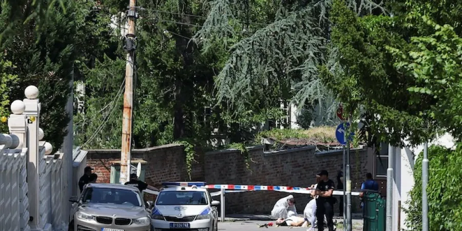 תקיפה בשגרירות ישראל בבלגרד: שוטר נפצע קשה - התוקף נורה למוות